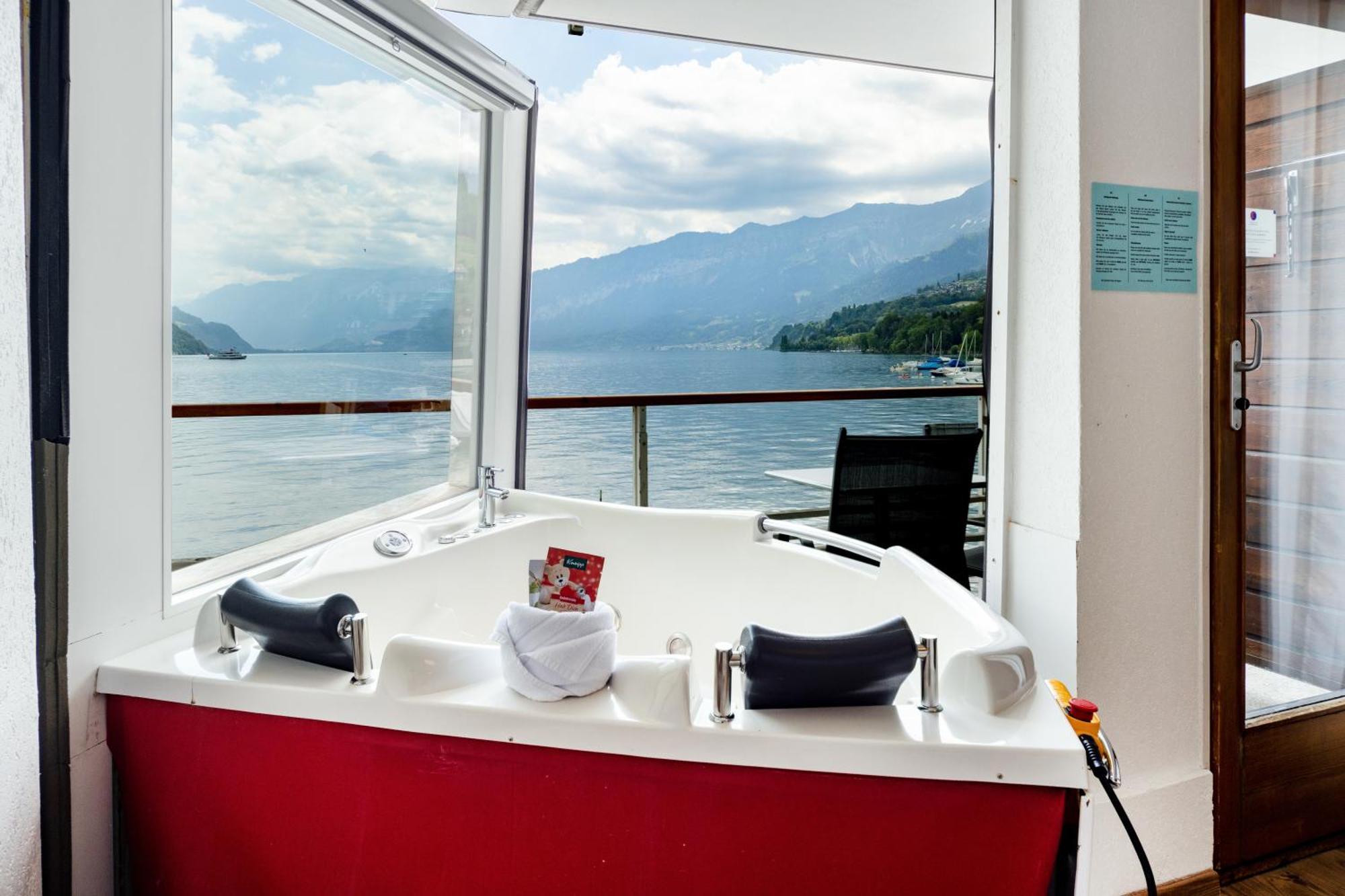 Strandhotel Seeblick Faulensee Esterno foto
