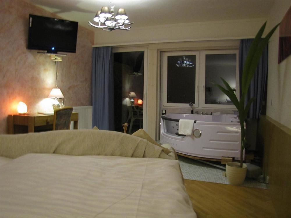 Strandhotel Seeblick Faulensee Esterno foto