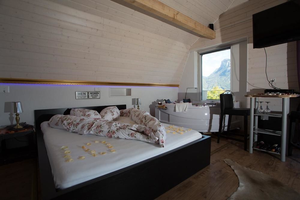 Strandhotel Seeblick Faulensee Esterno foto