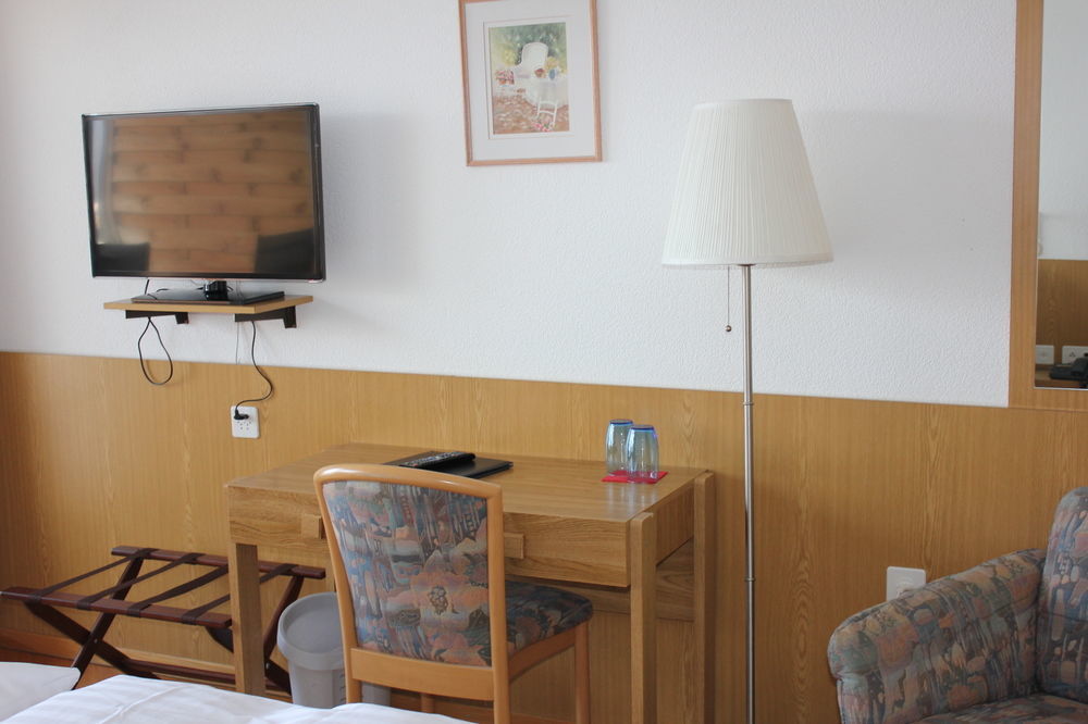 Strandhotel Seeblick Faulensee Esterno foto