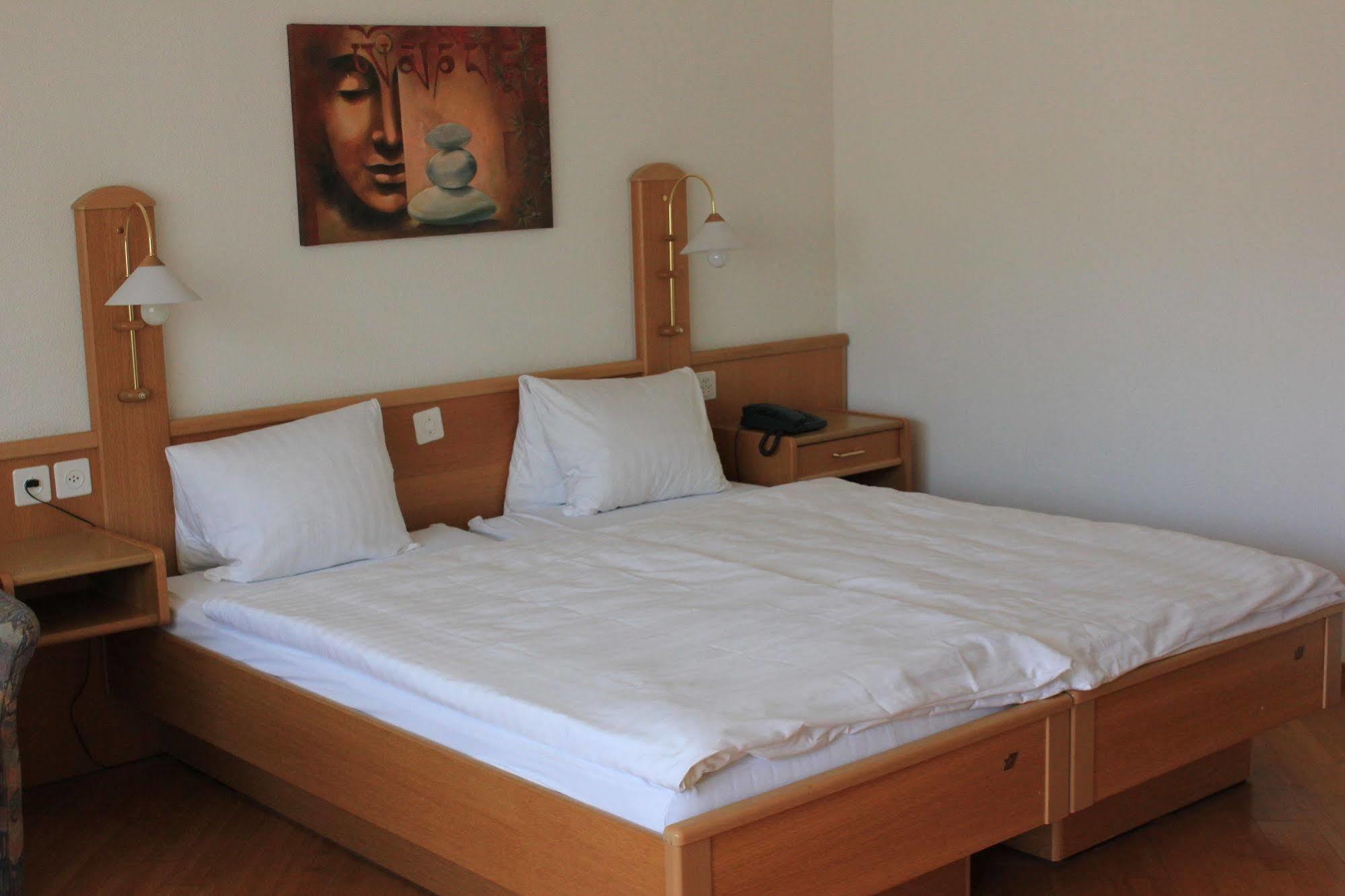Strandhotel Seeblick Faulensee Esterno foto
