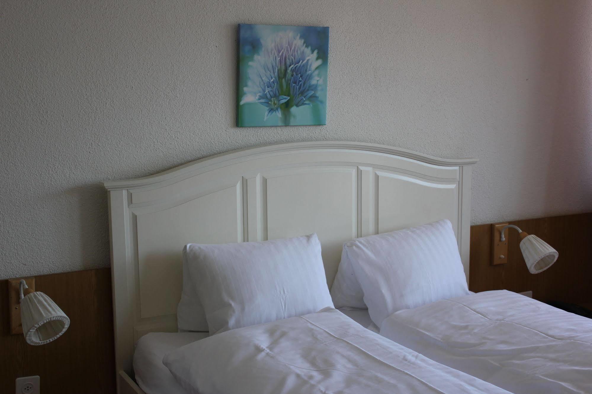 Strandhotel Seeblick Faulensee Esterno foto