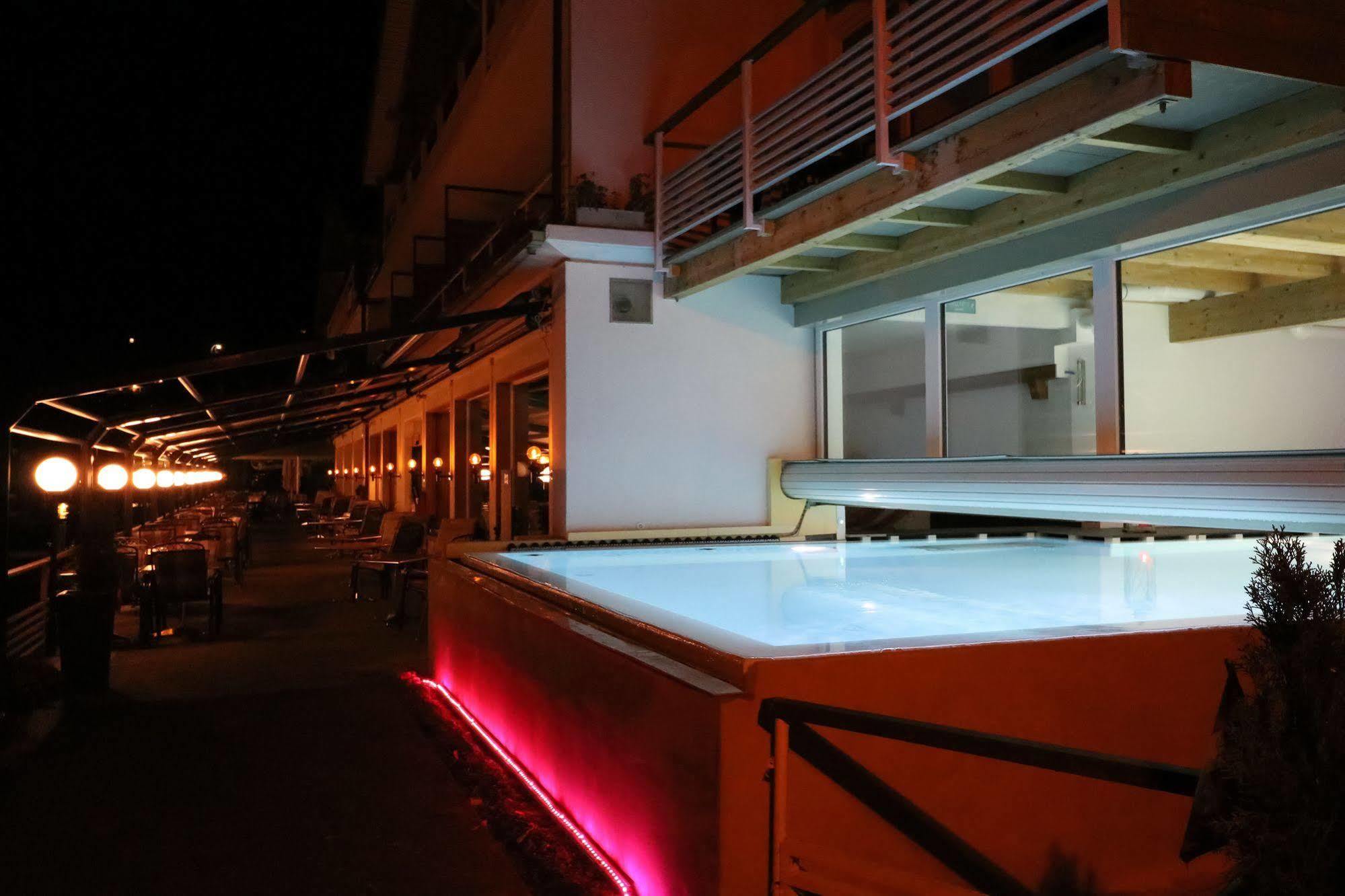 Strandhotel Seeblick Faulensee Esterno foto